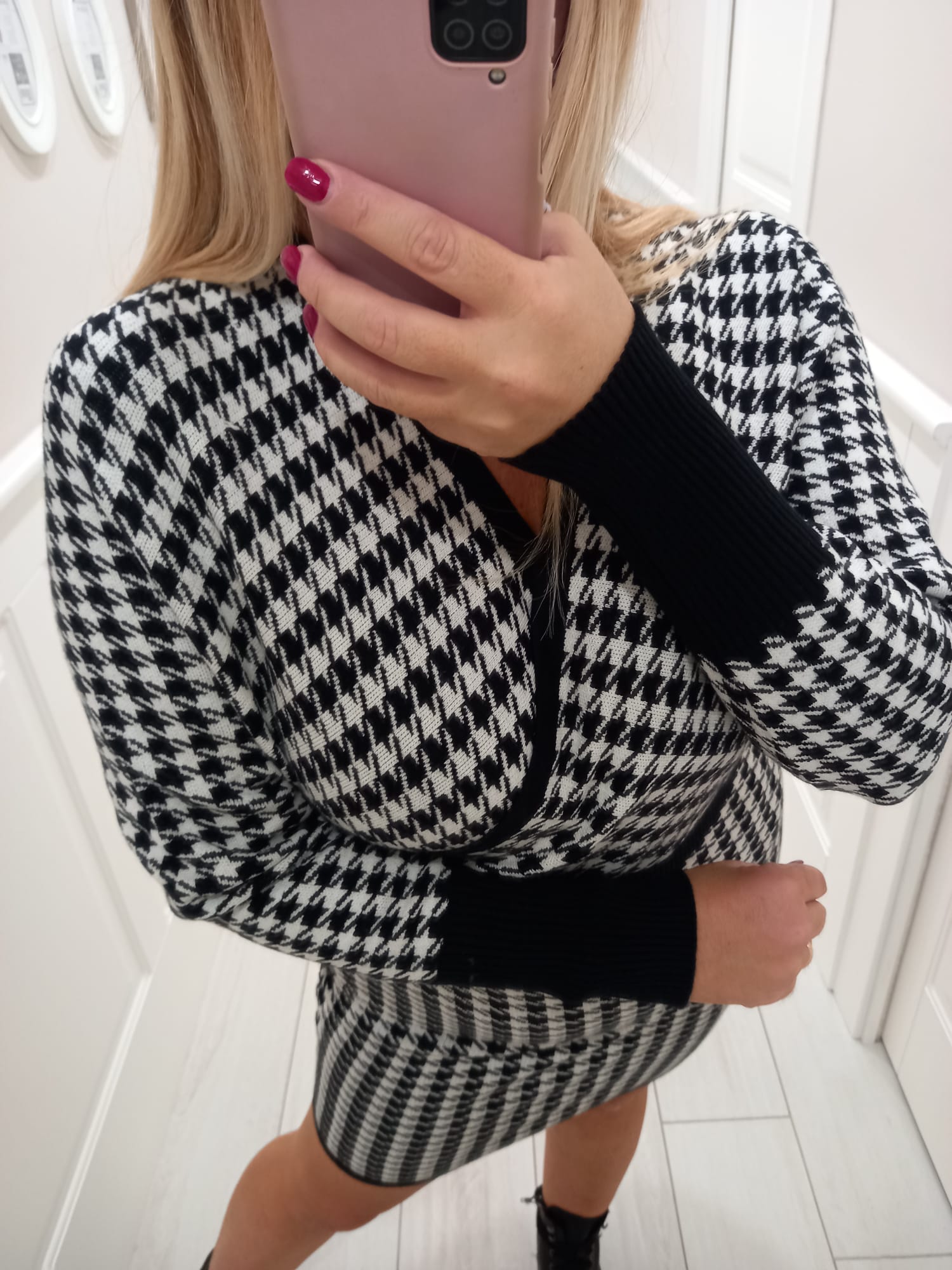 Vestito in maglia con fantasia piede de poule