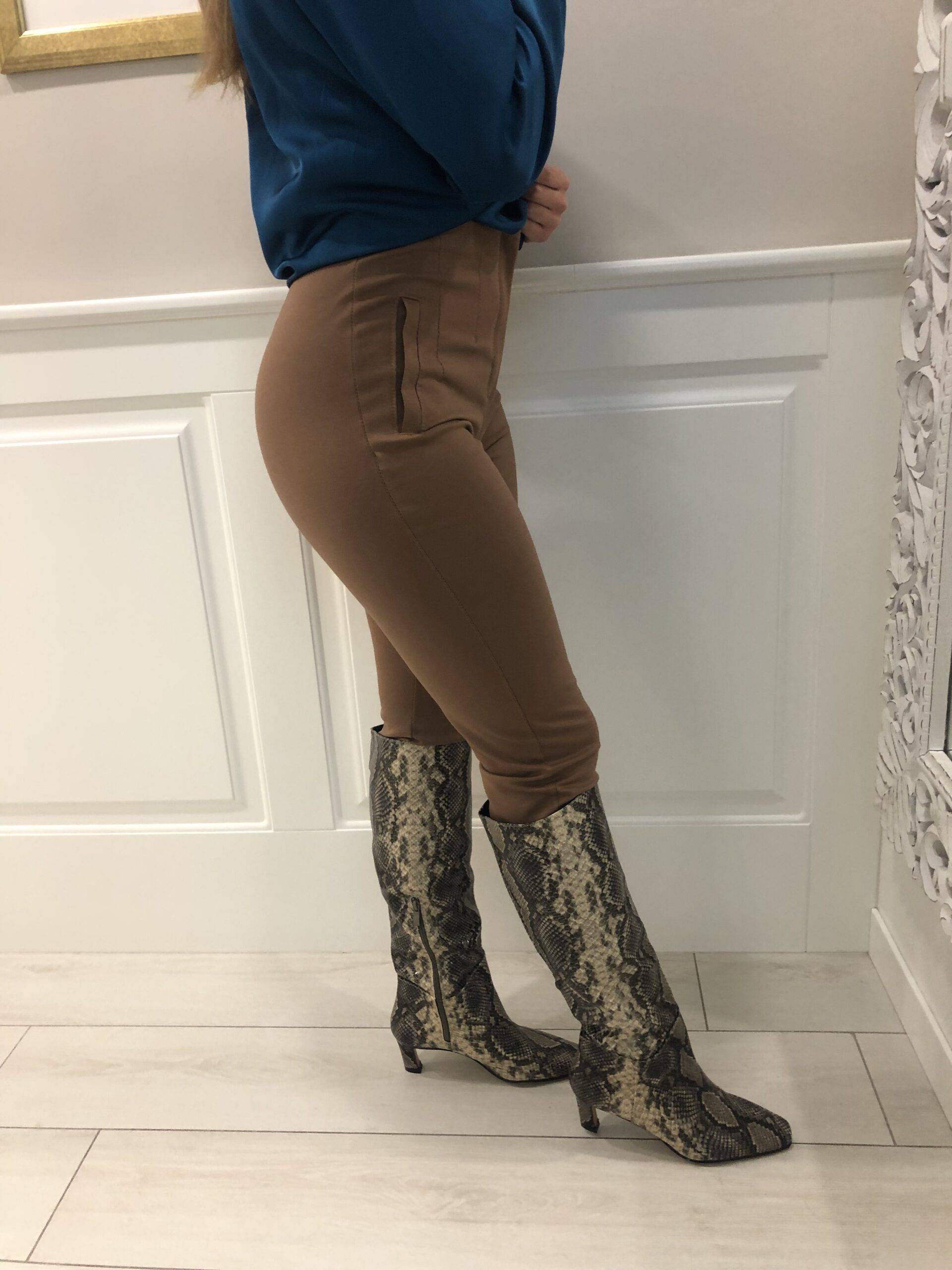Pantalone vita alta con tasca - immagine 2