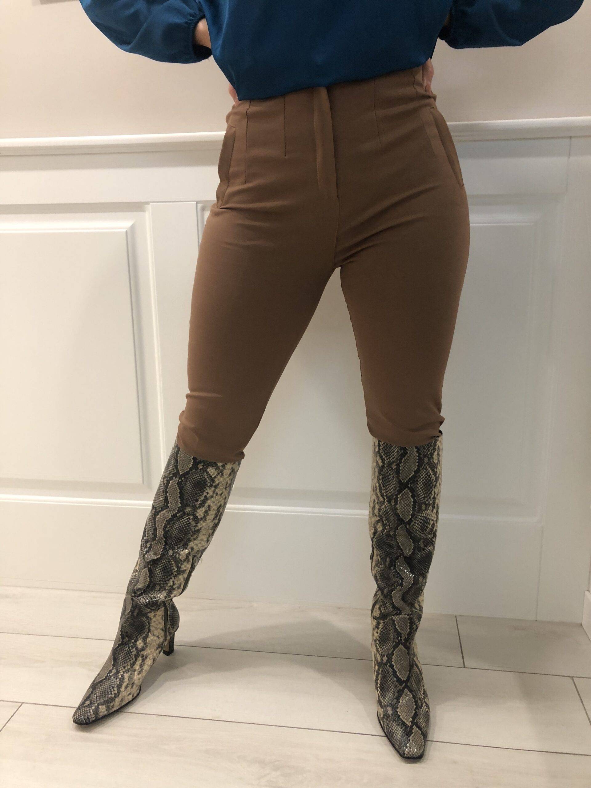 Pantalone vita alta con tasca