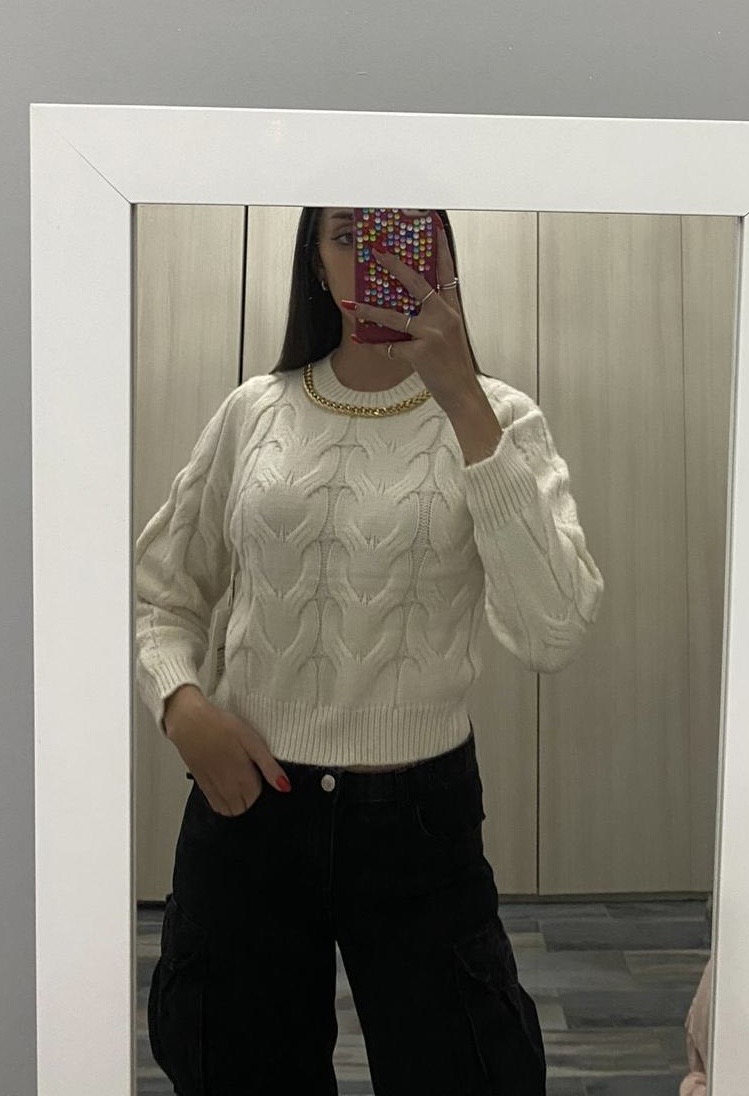 Maglione cropped con catena - immagine 5